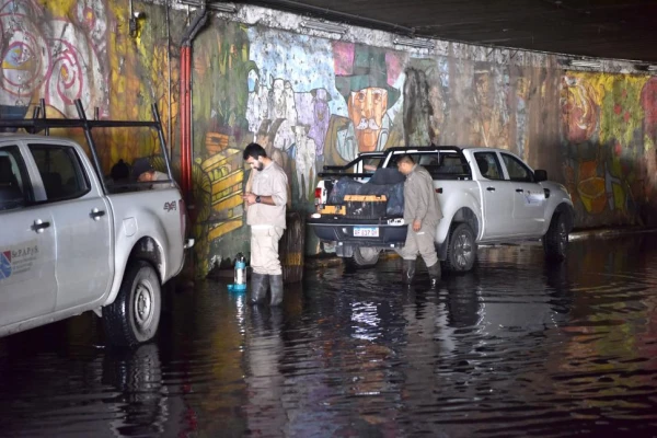 El vandalismo quemó las bombas e inundó el túnel de la calle Mendoza