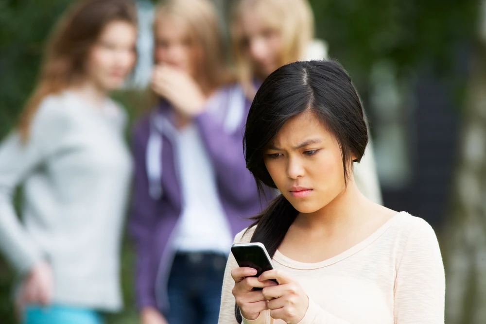 UNA PESADILLA. Los adolescentes que son hostigados y escrachados en las redes sociales la pasan muy mal.