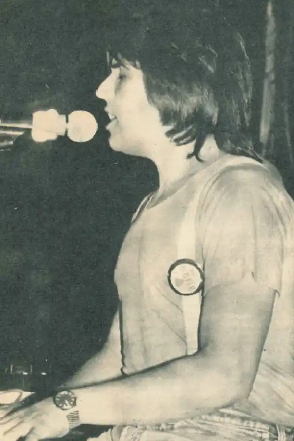 FAMA. En 1982, Alejandro realiza sus primeras grandes presentaciones por toda Argentina. 