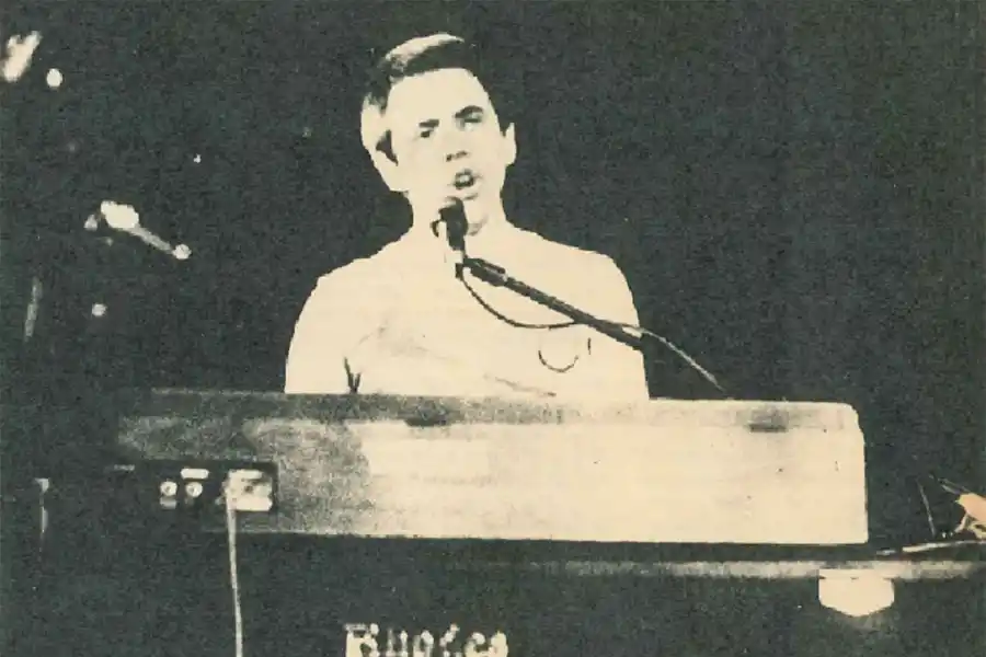 EN VIVO. Tal y como en sus conciertos, “Ale” grabó en el estudio “Todo a pulmón” solo con su piano.