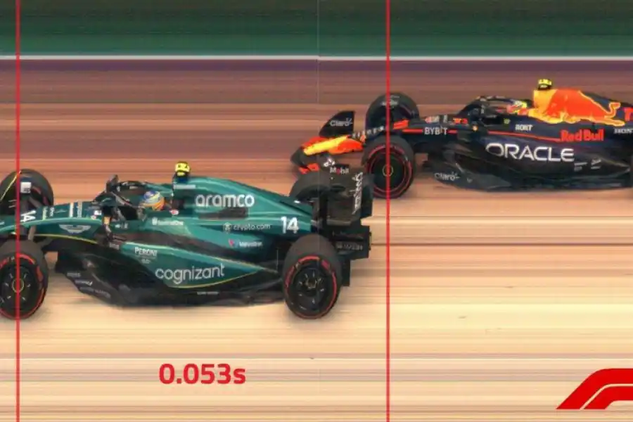 POR POCO. Alonso terminó solo 53 milésimas delante de su colega mexicano. 