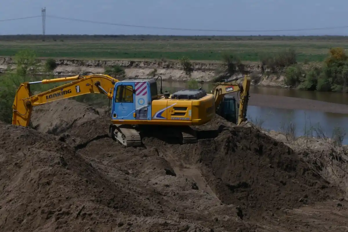 La Madrid: realizan trabajos en el río Marapa para evitar inundaciones