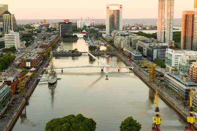 El ENRE aprobó una baja del 7% promedio en las tarifas de luz para usuarios de Buenos Aires