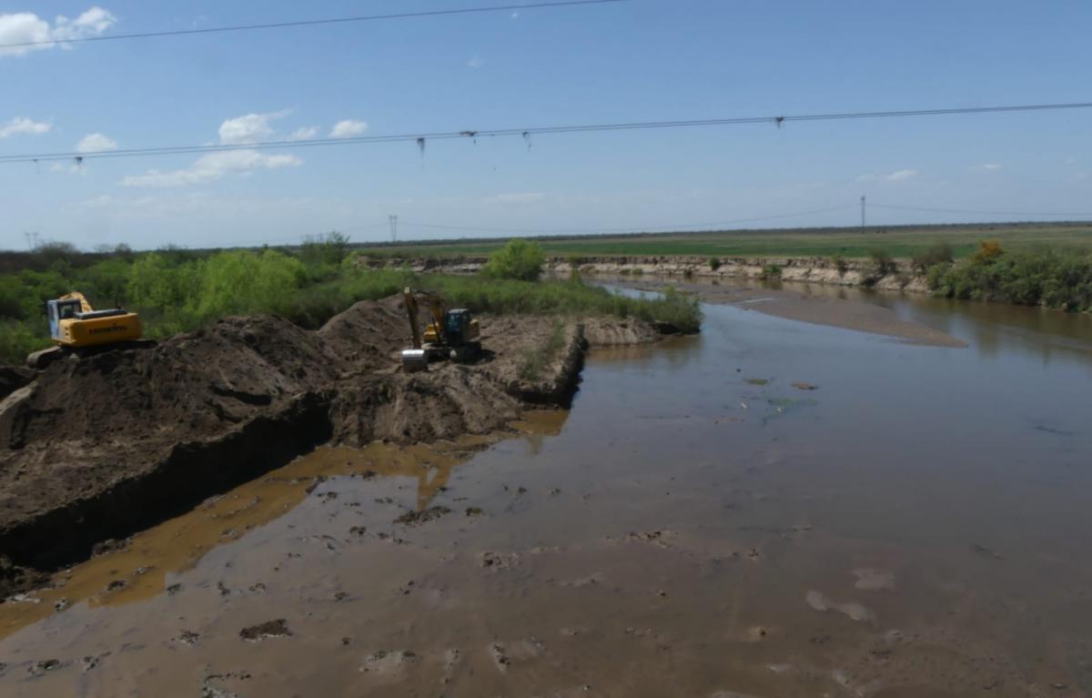 La Madrid: realizan trabajos en el río Marapa para evitar inundaciones