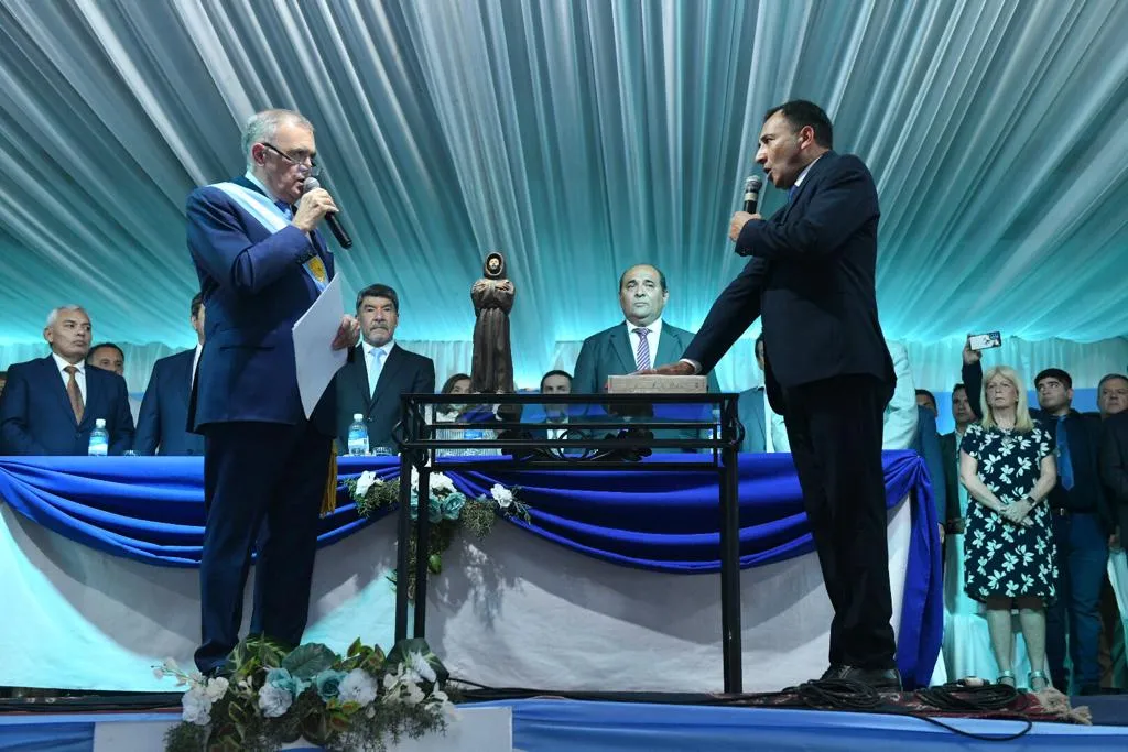 En el acto de asunción, Jaldo elogió al nuevo intendente de Trancas Antonio Moreno