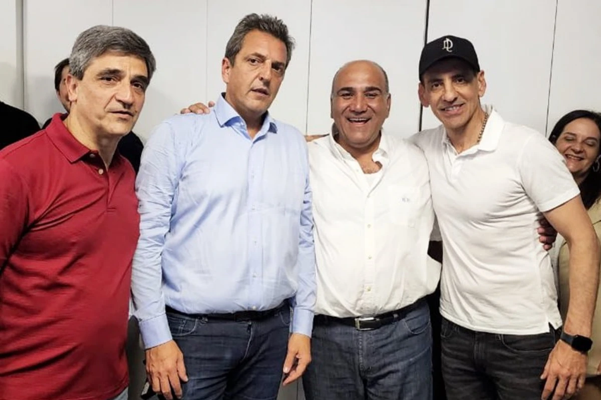 TRAS LAS GENERALES. Vargas Aignasse, junto a Sergio Massa, con Manzur y con Pablo Yedlin. Foto de Twitter