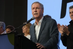 Juan Schiaretti pidió la salida de Manuel Adorni por las dudas sobre el origen de su patrimonio