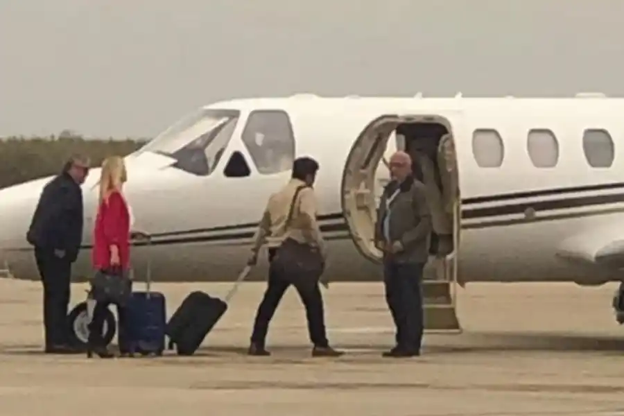 EN CAMPAÑA. En 2019, Manzur fue cuestionado por traer a Tucumán a los dirigentes Fernando Espinoza y Verónica Magario en el avión de la provincia.