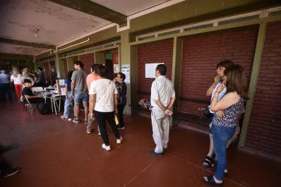 A la caza de los indecisos: cuáles son las estrategias de Milei y de Massa