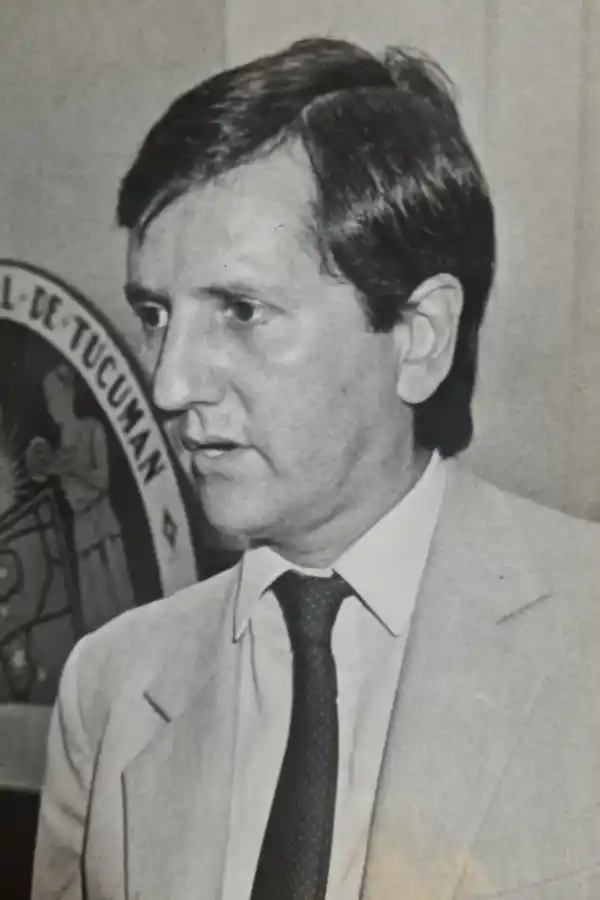 1986. Rodolfo Martín Campero superó a Virla en la elección y juró como Rector el 16 de abril.