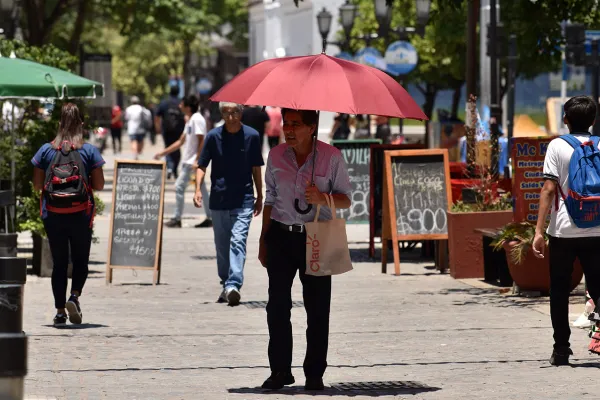 Nubes, calor y posibles lloviznas, la combinación para un viernes inestable en Tucumán