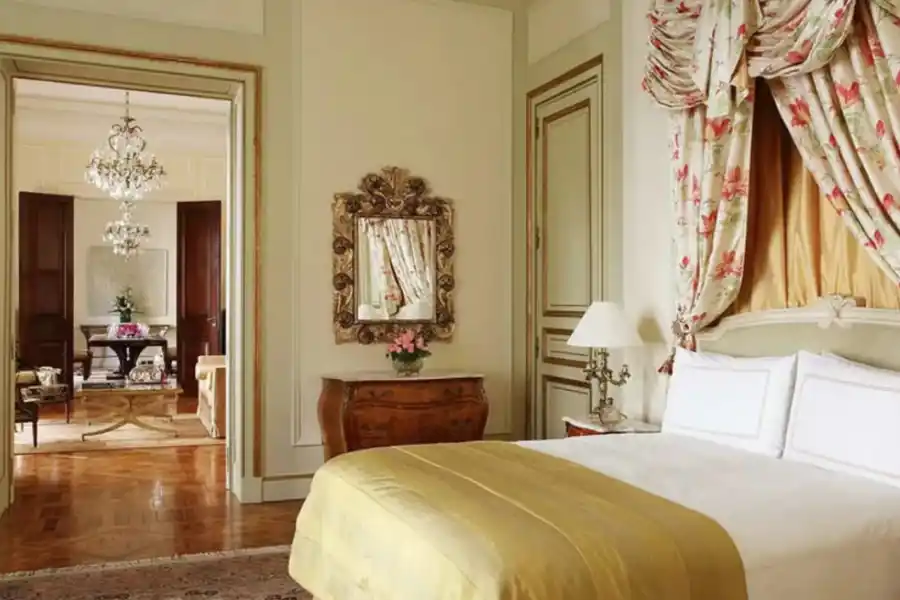 Cómo es y cuánto cuesta el hotel y la lujosa habitación donde duerme Taylor Swift en Argentina