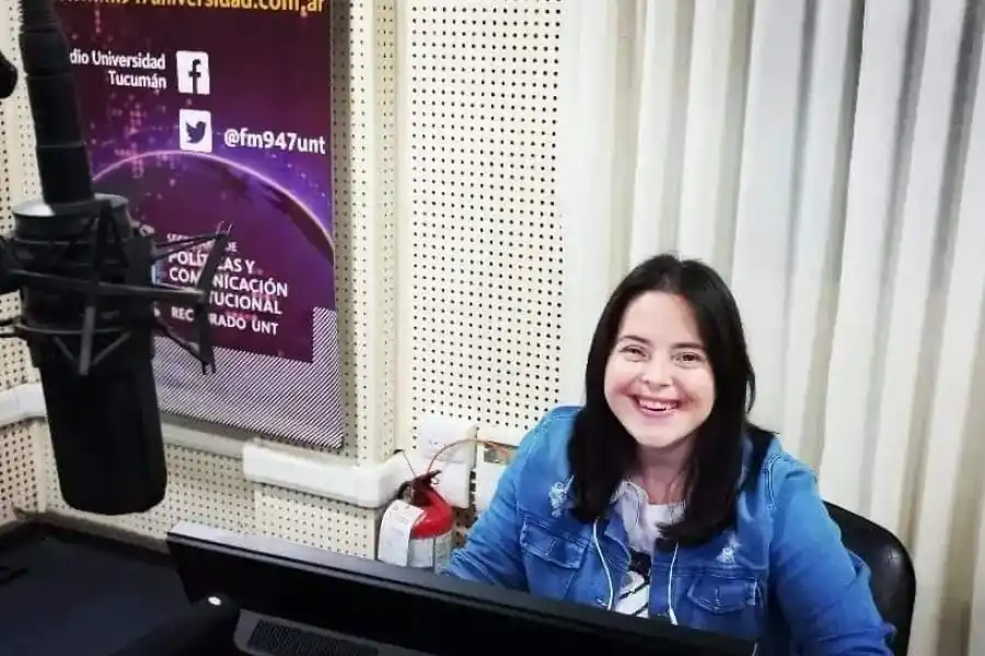 Quién es Paola Succar, la primera locutora con síndrome de Down en Tucumán