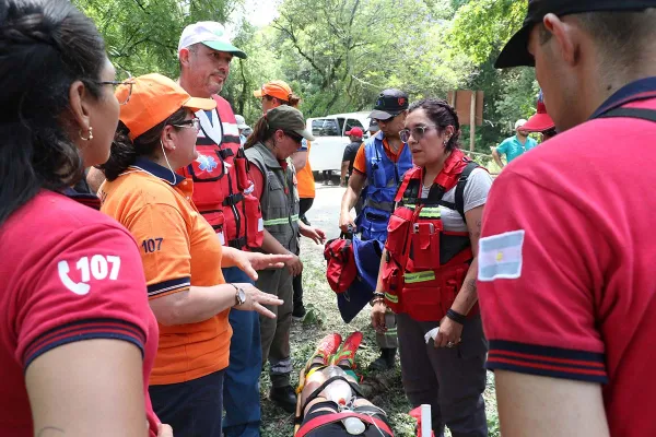 En imágenes: realizaron un simulacro de accidente de colectivo en Horco Molle