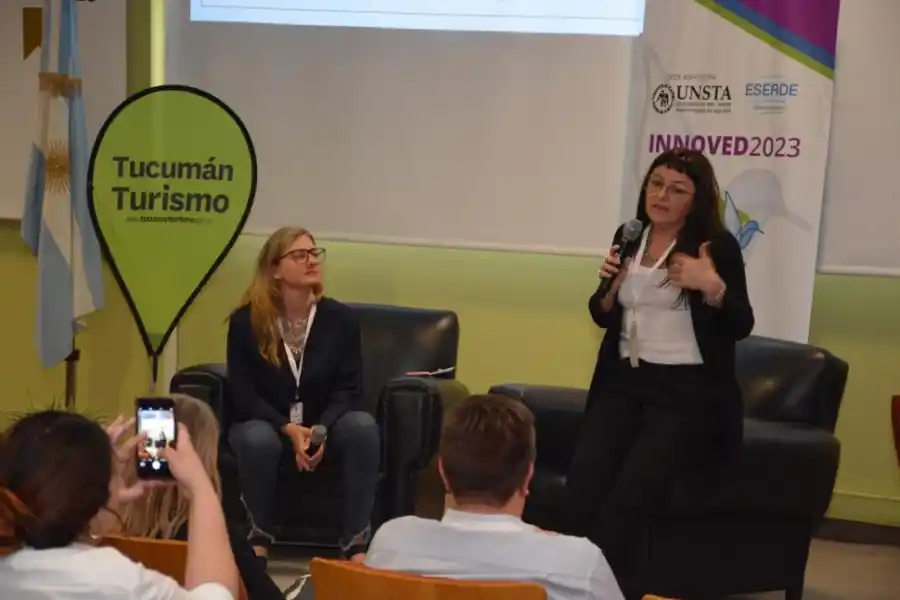 PRÁCTICAS HÍBRIDAS. Fue el tema de María Losano y Gisela Chapero