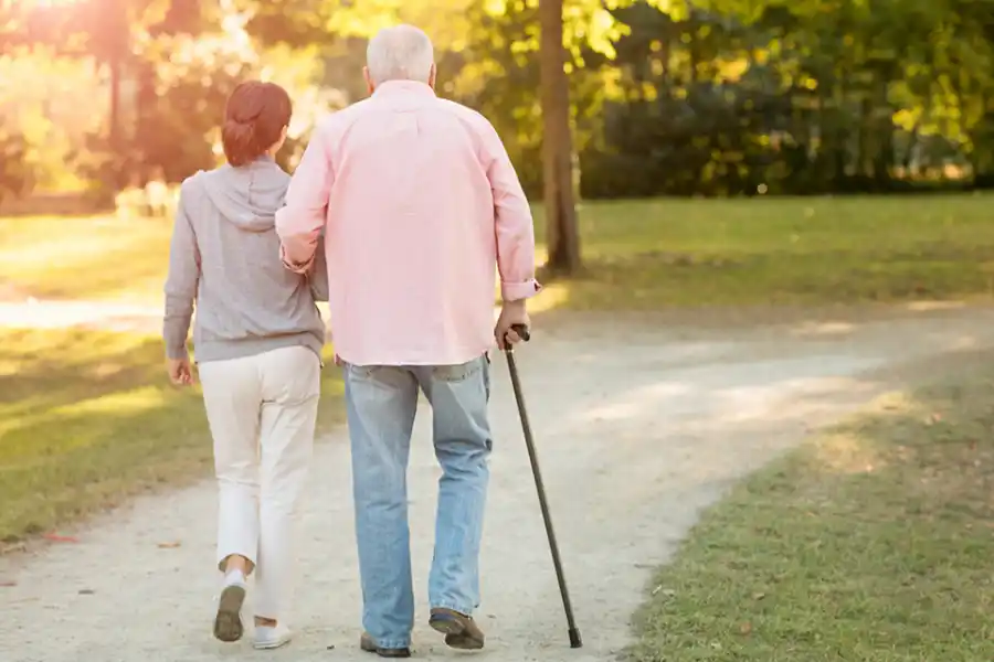 Caminar después de comer: ¿es realmente saludable?