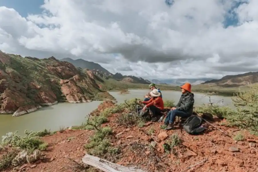 Vacaciones 2023/24: Laguna de Brealito, el paradisíaco espejo de agua en los Valles Calchaquíes