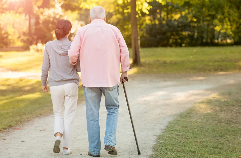 Caminar después de comer: ¿es realmente saludable?