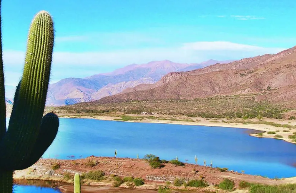 Laguna de Brealito, el paradisiaco espejo de agua en los Valles Calchaquíes