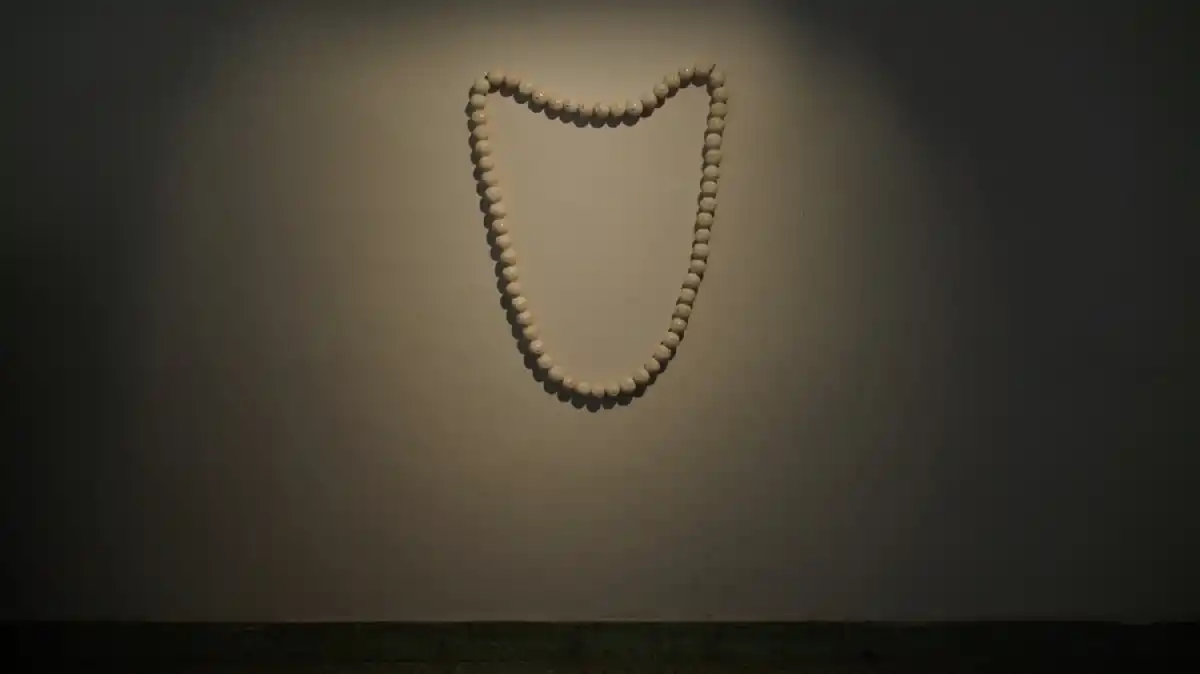 “LETANÍA”. Una instalación de Rosalba Mirabella de 2021. 