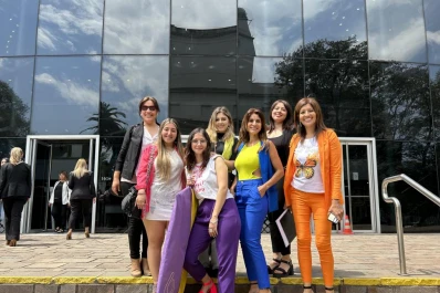 Desafío LA GACETA: diseña prendas hechas con papel de diario y ganá