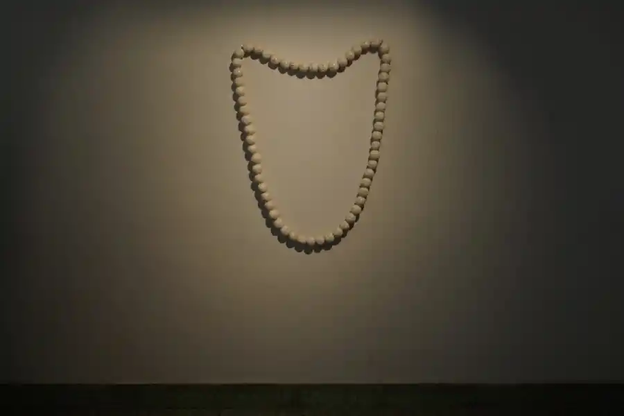 “LETANÍA”. Una instalación de Rosalba Mirabella de 2021. 