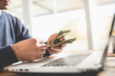 Cuáles son las plataformas para cobrar en el exterior que te ofrecen una tarjeta de débito