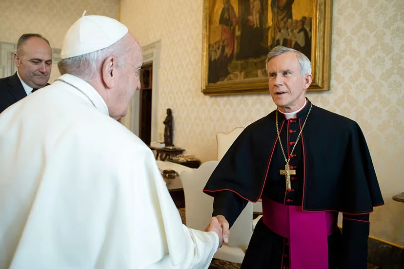 Quién es el obispo que fue destituido por el papa Francisco