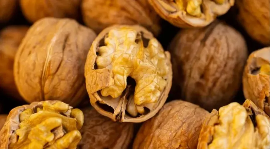 Se recomienda consumir entre siete u ocho nueces enteras.