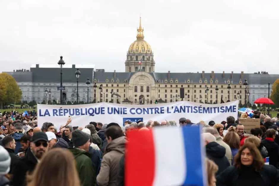 Miles marcharon en Francia contra el antisemitismo