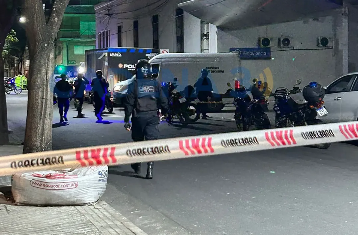 Un policía fue asesinado por sicarios en Rosario. (Foto: Twitter Hernán Funes).