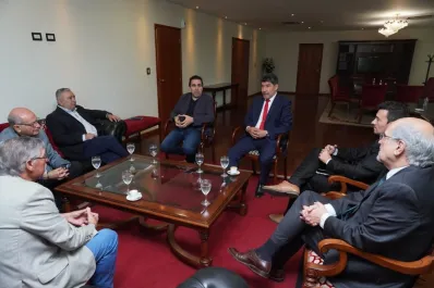 El vicegobernador Acevedo recibió a representantes de la FET