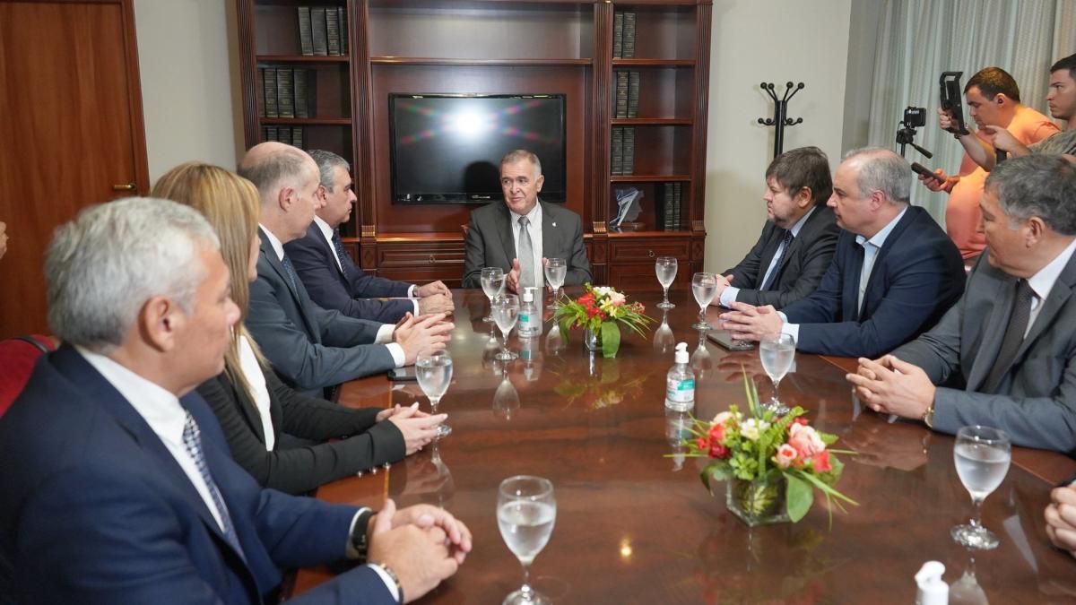 EN REUNIÓN. Alfaro y sus referentes, junto al gobernador Jaldo. Foto de Twitter