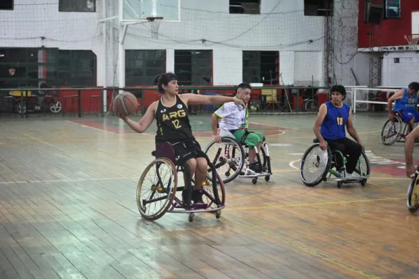Una mala praxis la puso en silla de ruedas y el básquet la ayudó a convertirse en atleta olímpica
