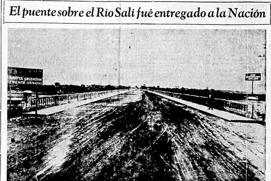 OBRA NUEVA. Así lucía la platea del flamante puente que recién se abría al uso público como vemos la cubierta aún era de tierra.