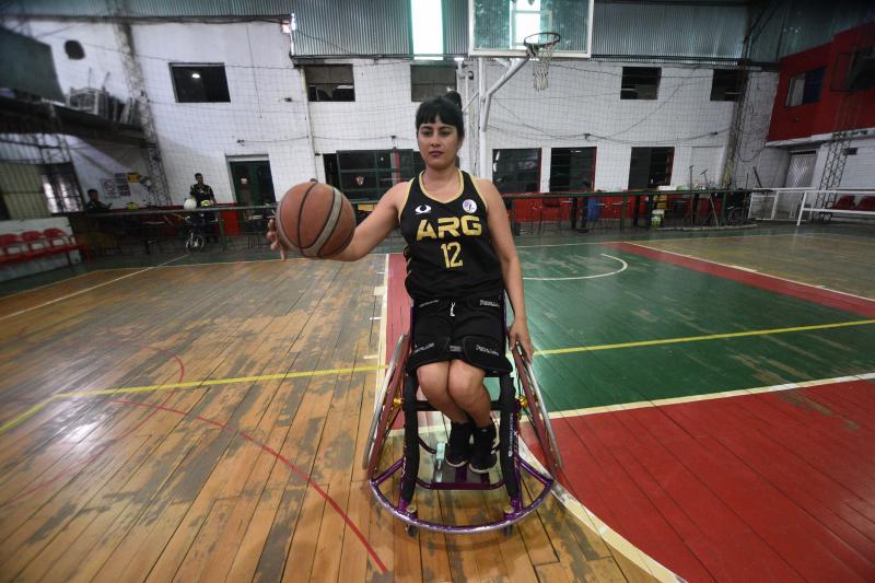 Una mala praxis la puso en silla de ruedas y el básquet la ayudó a convertirse en atleta olímpica