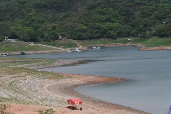 La tormenta agobió en el sur, pero no llegó a la cuenca de El Cadillal