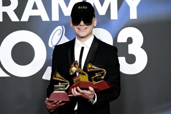 Bizarrap ganó tres Grammy y dejó un mensaje para “los pibes y las pibas” que emocionó