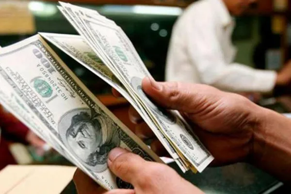 En la última rueda antes del balotaje, el dólar blue operó sin cambios y cerró a $950