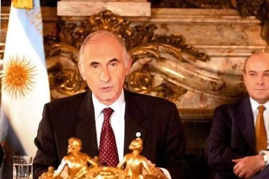 Cavallo volvió a Economía con De la Rúa, pero no pudo evitar la crisis.