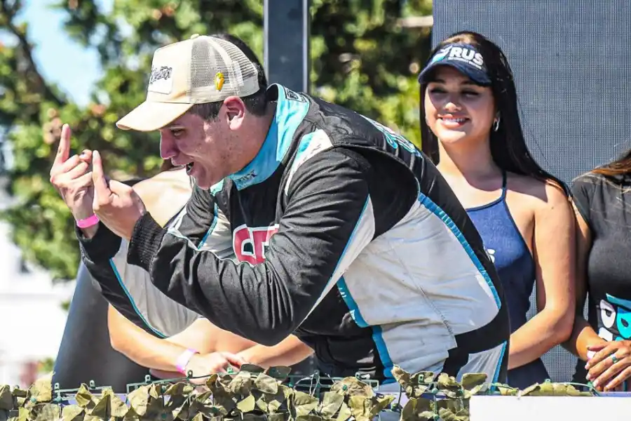 CAMPEÓN. Martínez en pleno festejo.