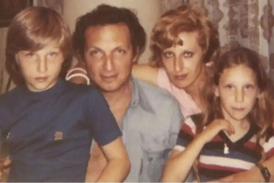 Javier Milei junto a sus padres y a su hermana Karina