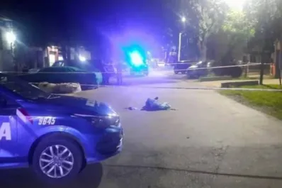 Rosario: a un cadáver le dejaron un cartel con la frase “si gana Milei va a haber más muertes”