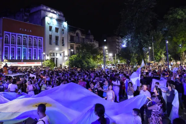 Milei arrasó en el país y relegó al PJ en sus reductos históricos