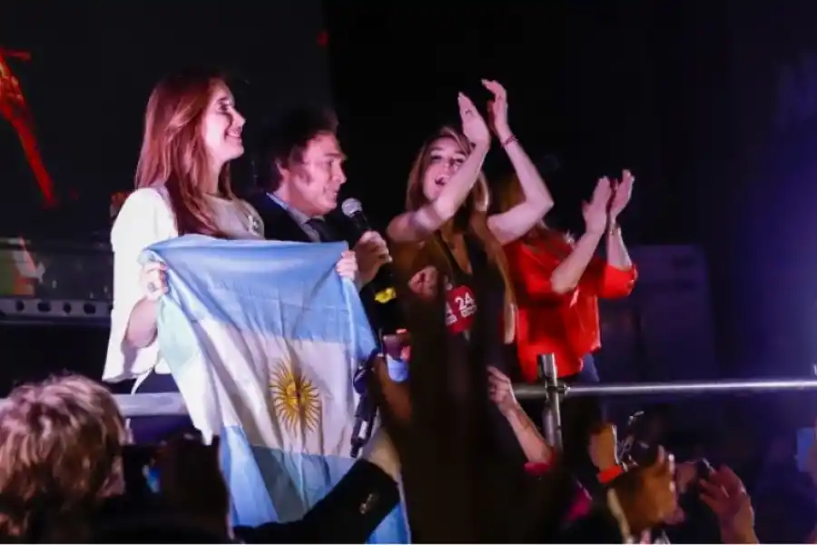 Fátima Flórez acompañó a Javier Milei en los festejos