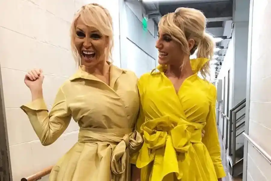 ¿La verdadera gemela de Vicky Xipolitakis?