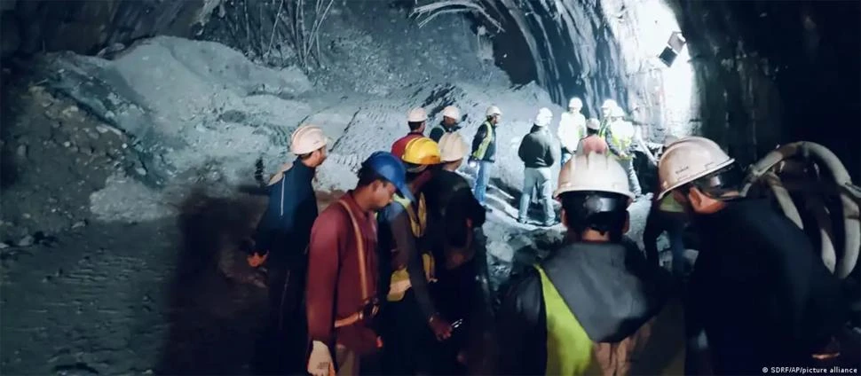 India: obreros están atrapados hace una semana en un túnel