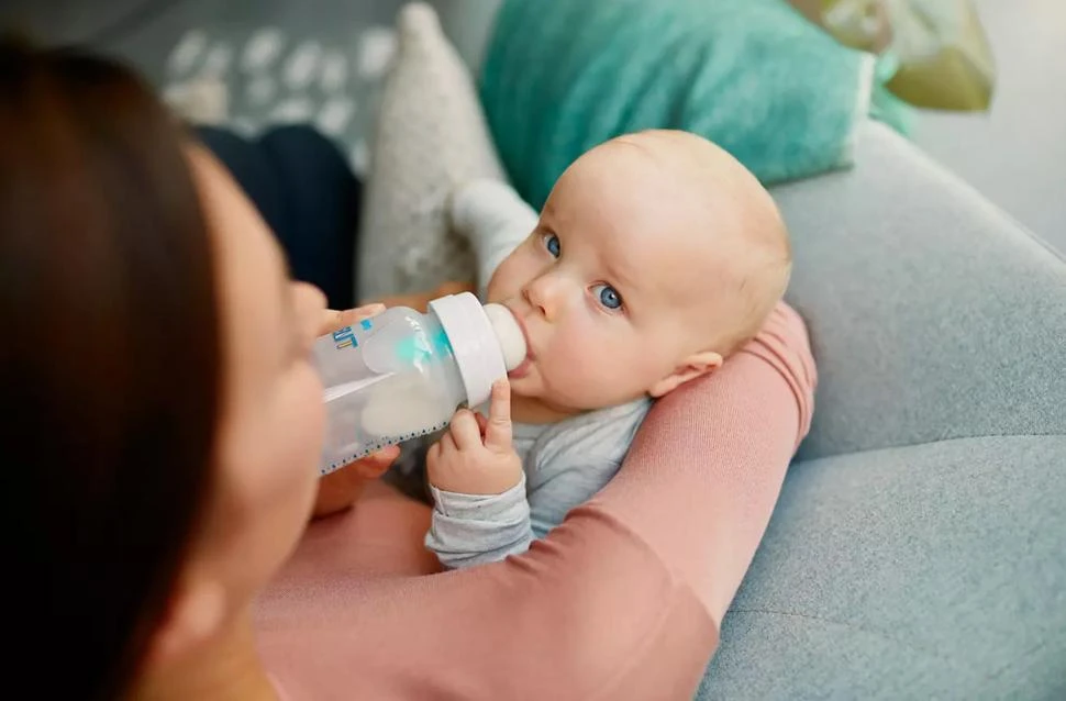 INVESTIGACIÓN. Según el estudio reemplazar la leche de vaca por fórmulas infantiles les da a los bebés una mejor calidad nutricional.