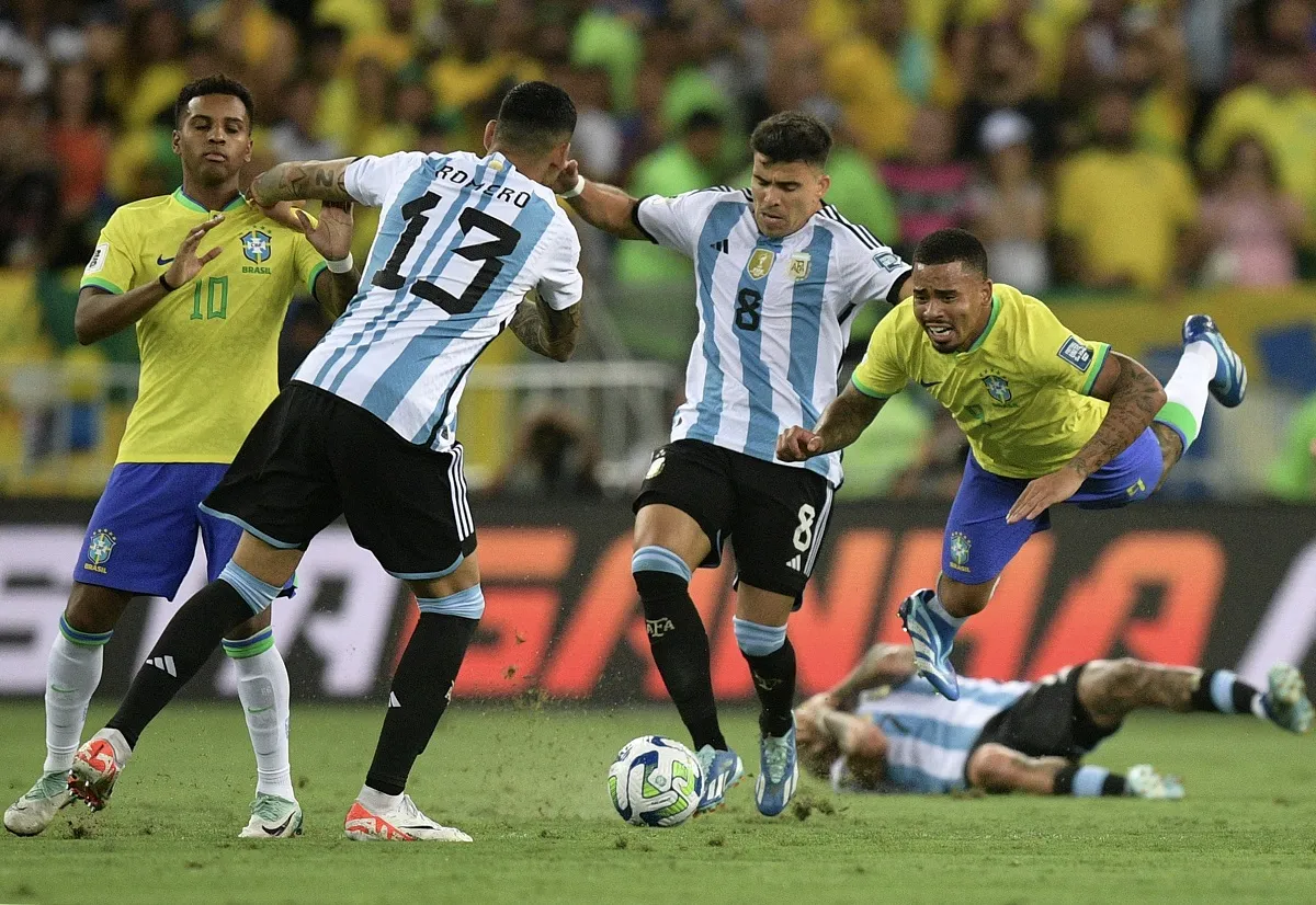 Argentina derrotó a Brasil en el Maracaná en un tenso partido