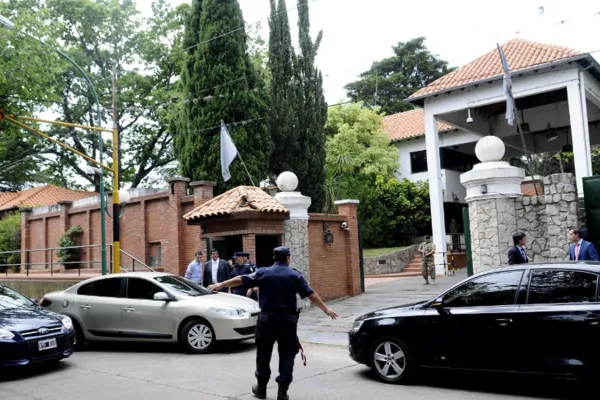 Primeros pasos de la transición: Milei desayunó con Fernández en la Quinta de Olivos